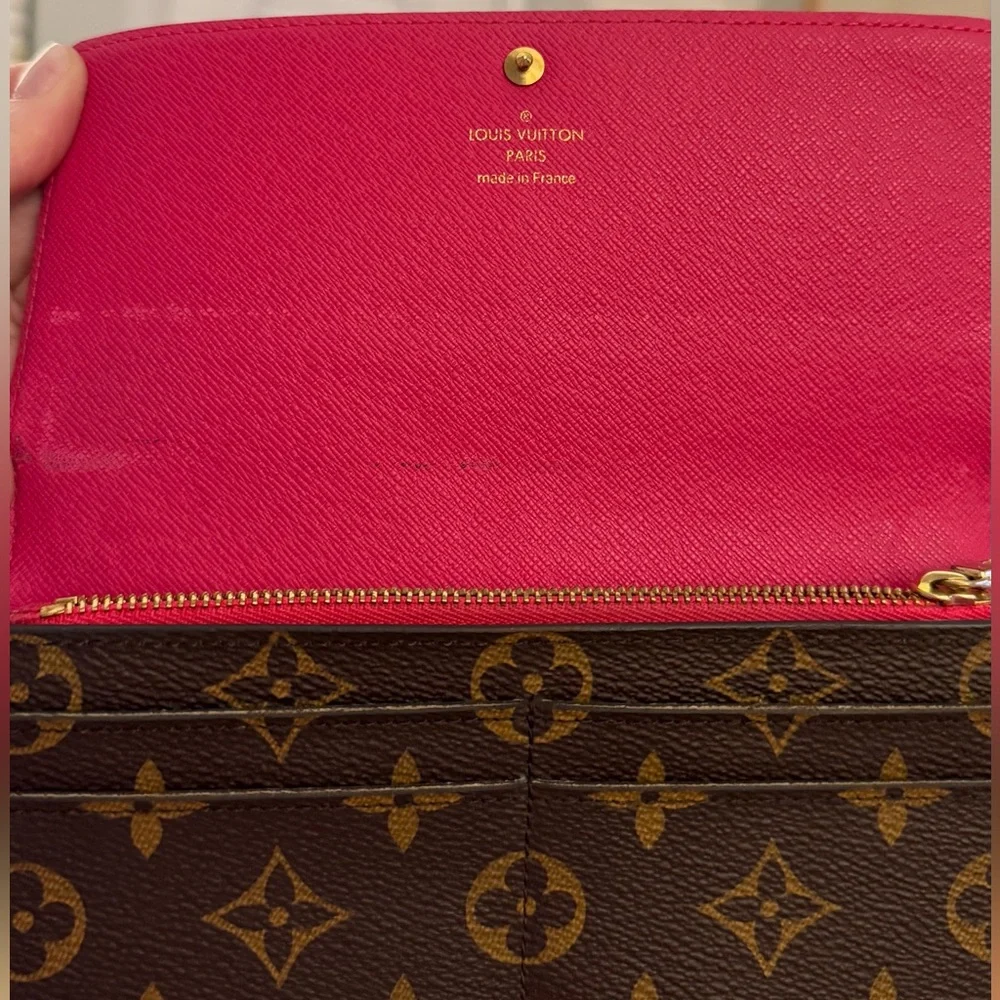 Louis Vuitton Illustre Animation Sarah Wallet Monogram Car Travel
